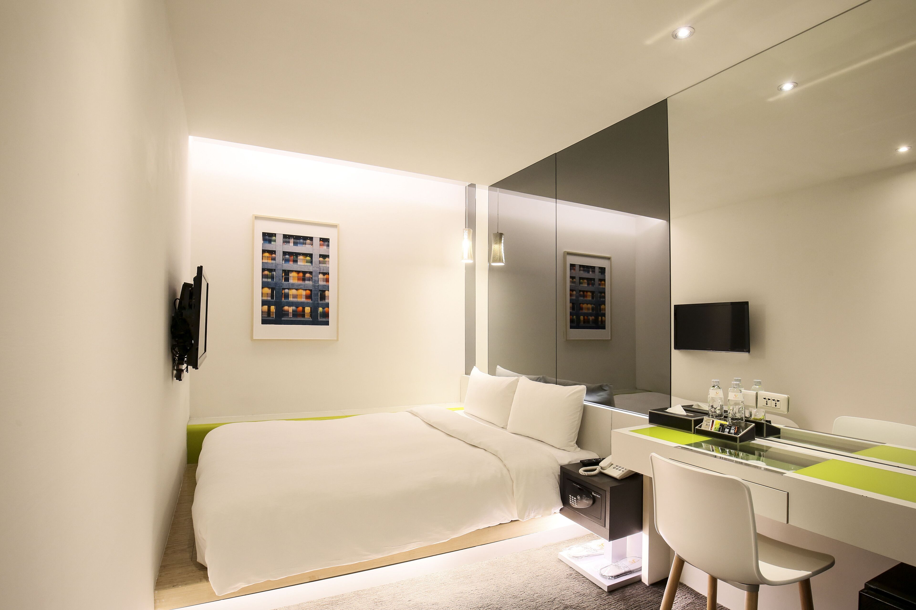 1 bedroom, premium bedding, down duvets, free minibar