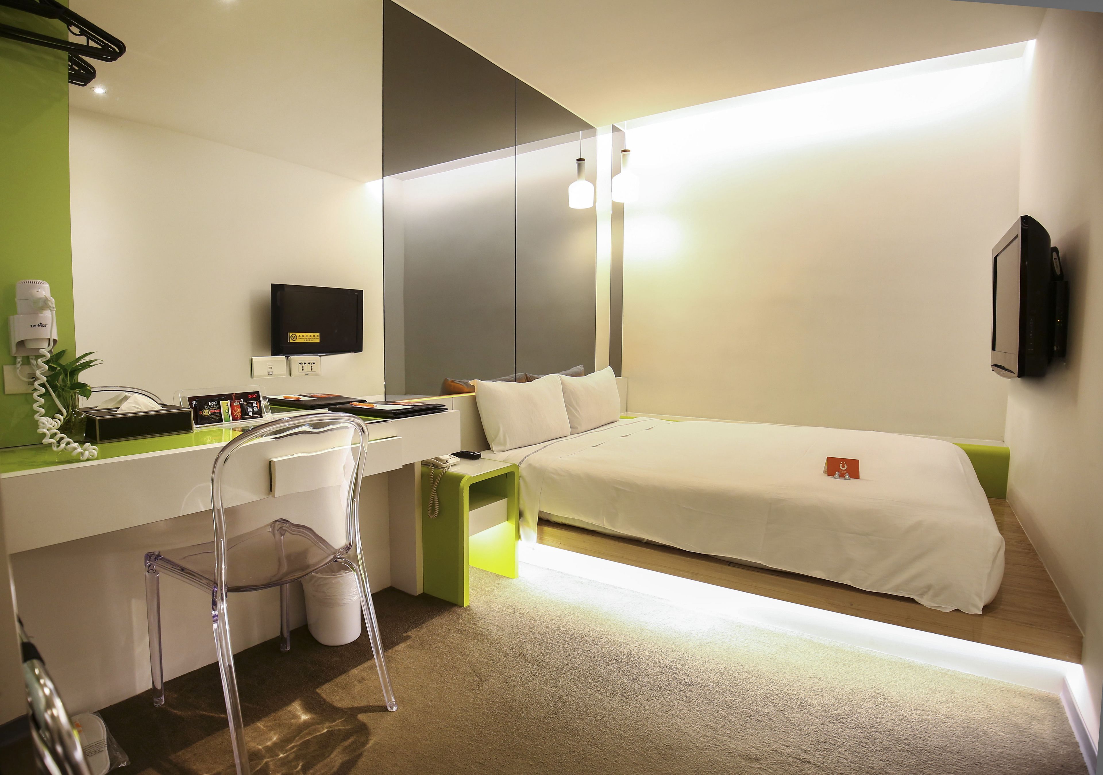 1 bedroom, premium bedding, down duvets, free minibar