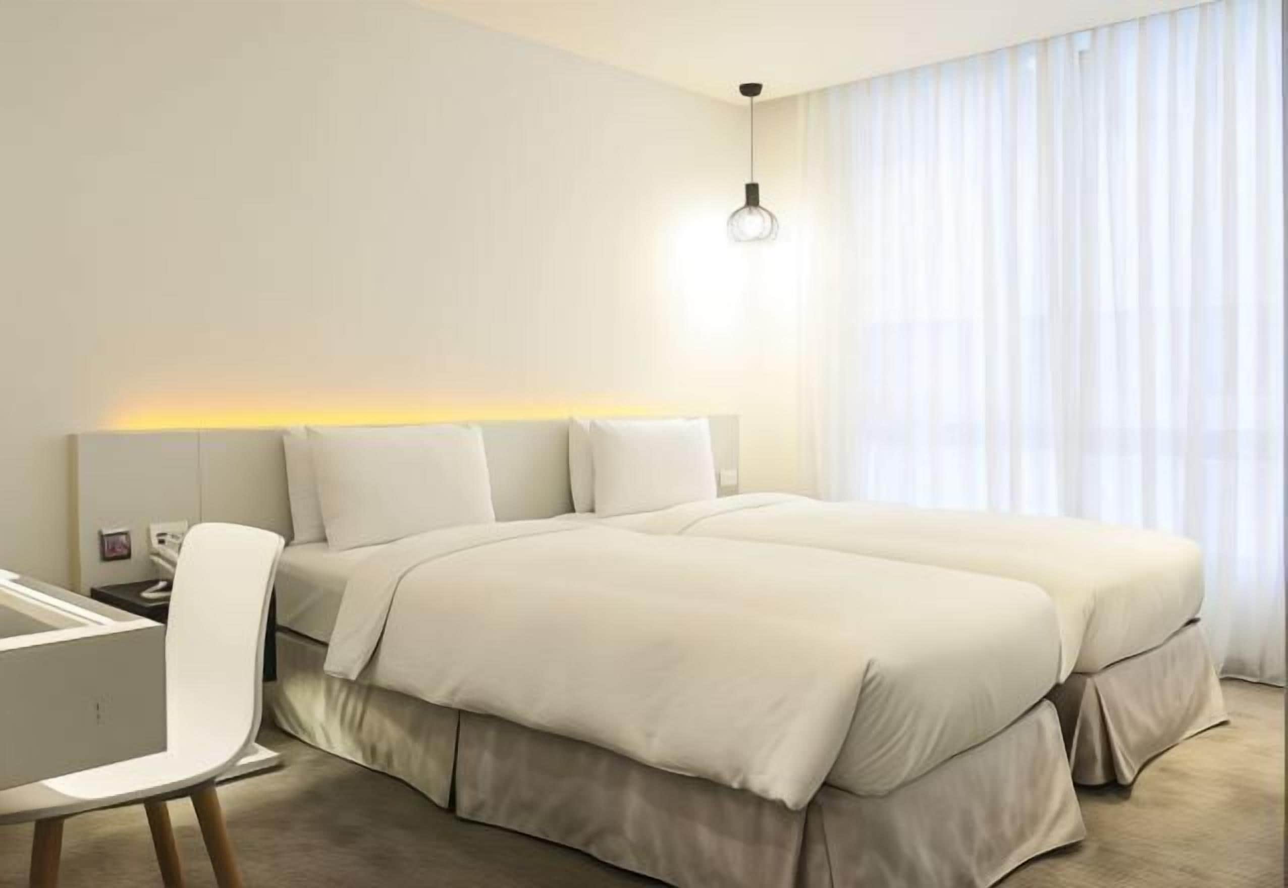 1 soverom, sengetøy av topp kvalitet, dundyner og minibar (inkludert)