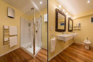 Bathroom - Bellrock Lodge (Russell)