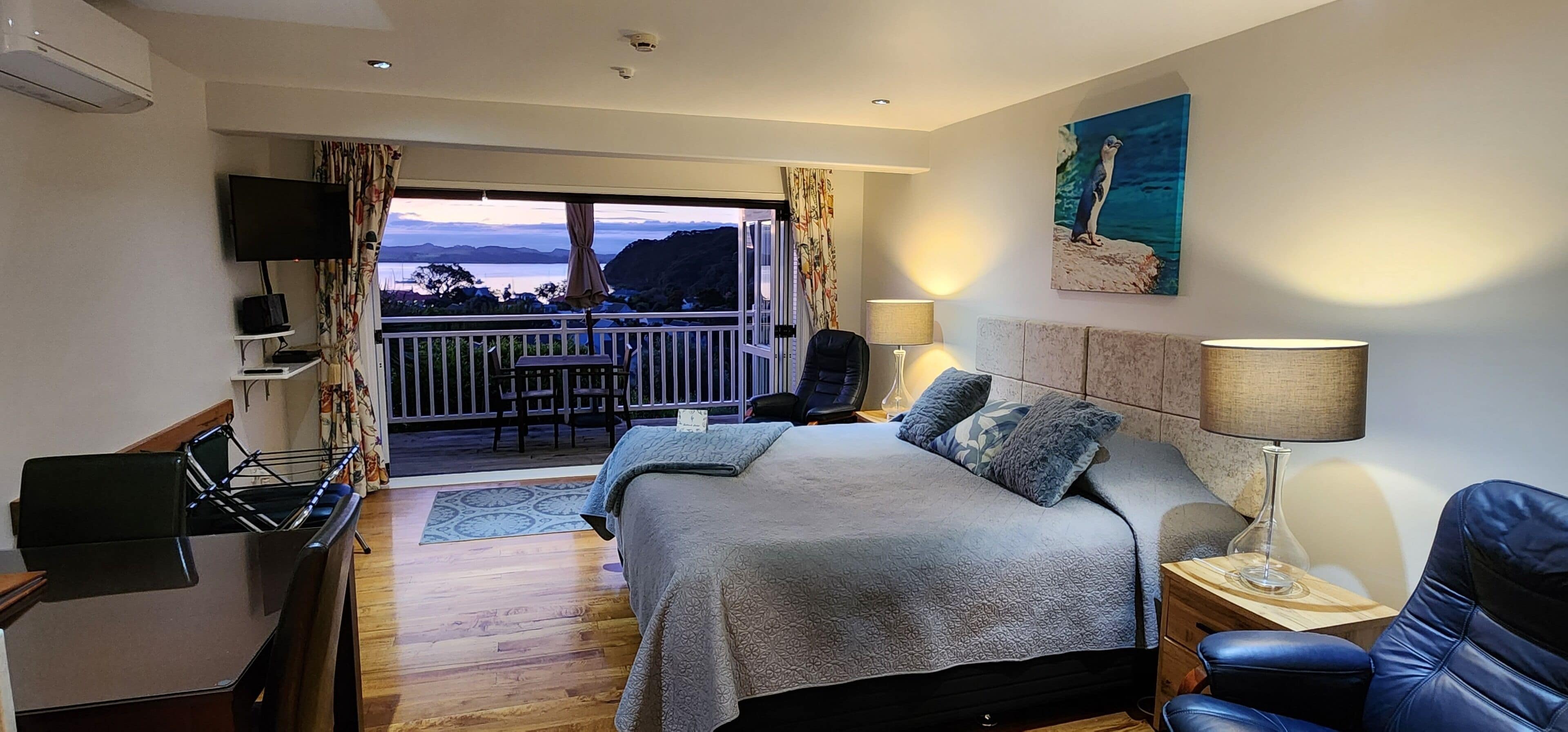 Premium bedding, in-room safe, individually decorated