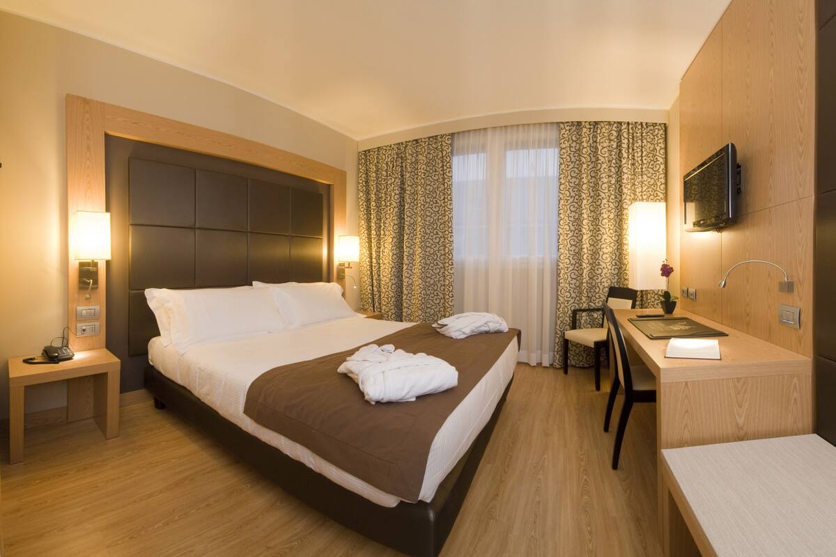 Down comforters, minibar, in-room safe, desk