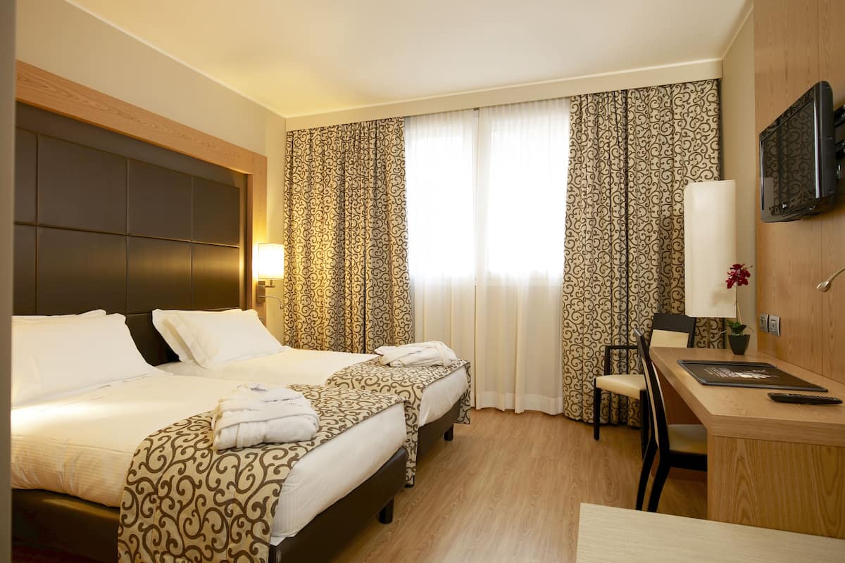 1 bedroom, down duvets, minibar, in-room safe