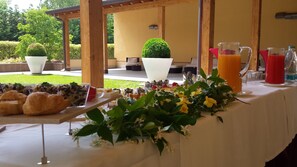 Outdoor banquet area - Virginia Palace Hotel (Garbagnate Milanese)