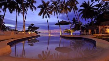 Outdoor pool, pool umbrellas, sun loungers