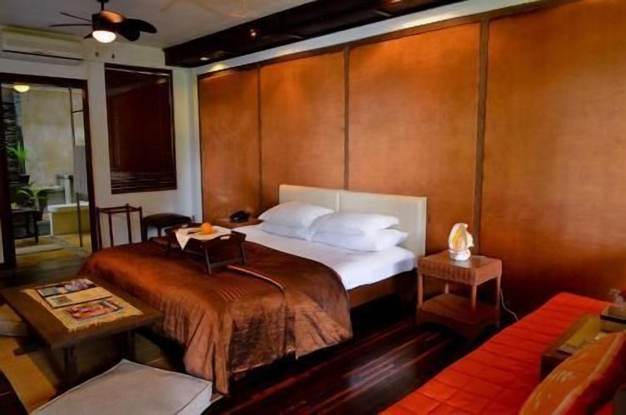 Desk, bed sheets