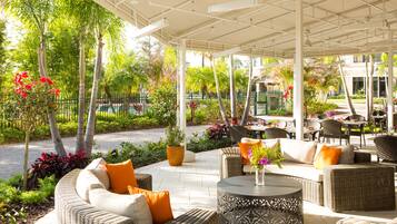 3 restaurants, breakfast, lunch, dinner served; American cuisine