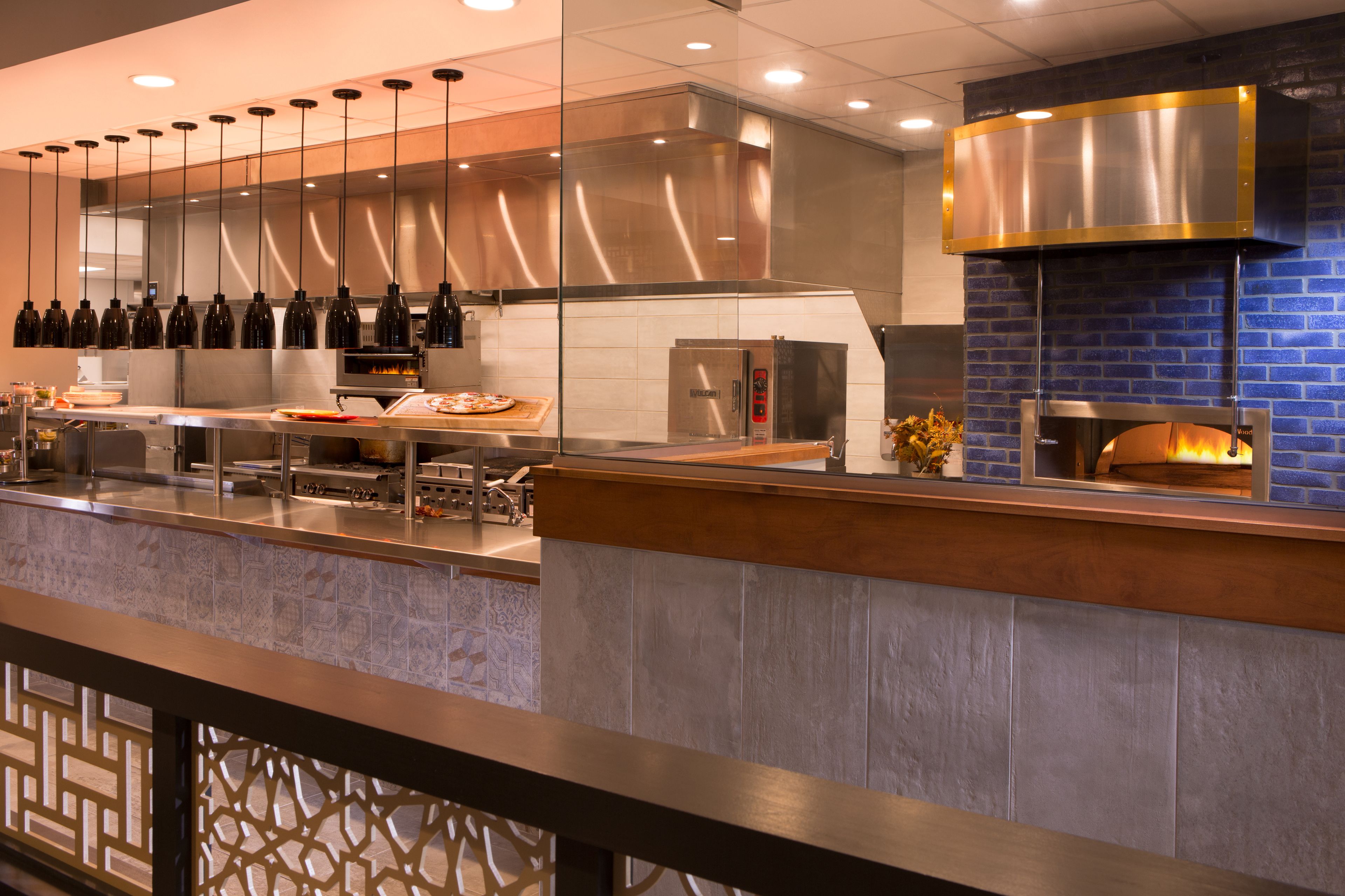 3 restaurants, breakfast, lunch, dinner served; american cuisine