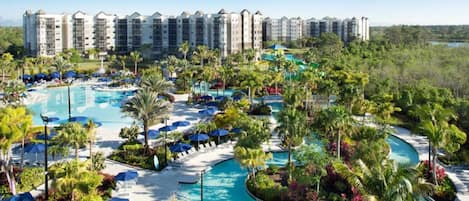 6 piscines extérieures, piscine chauffée, cabanas (supplément), parasols