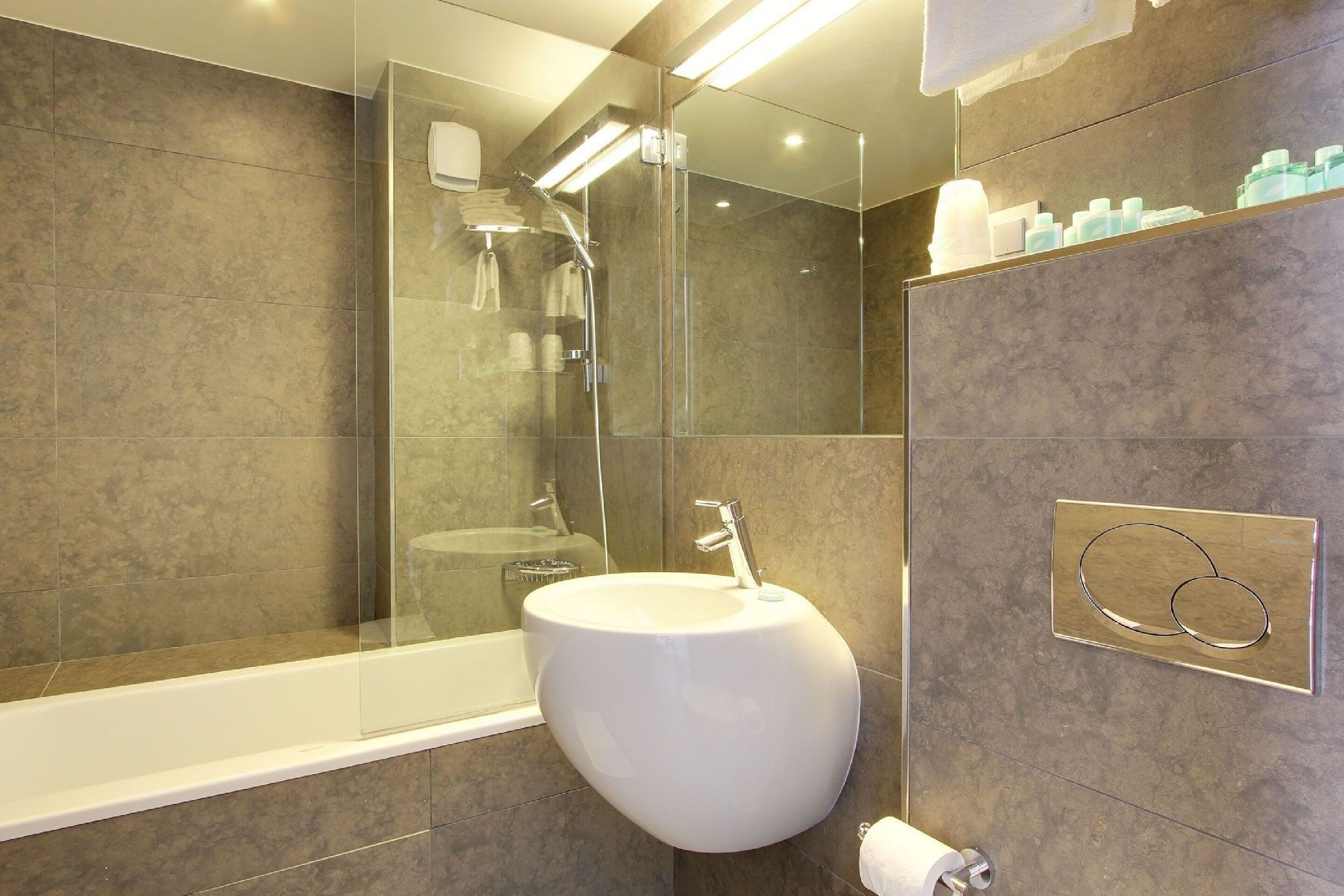 shower, rainfall showerhead, free toiletries, hair dryer