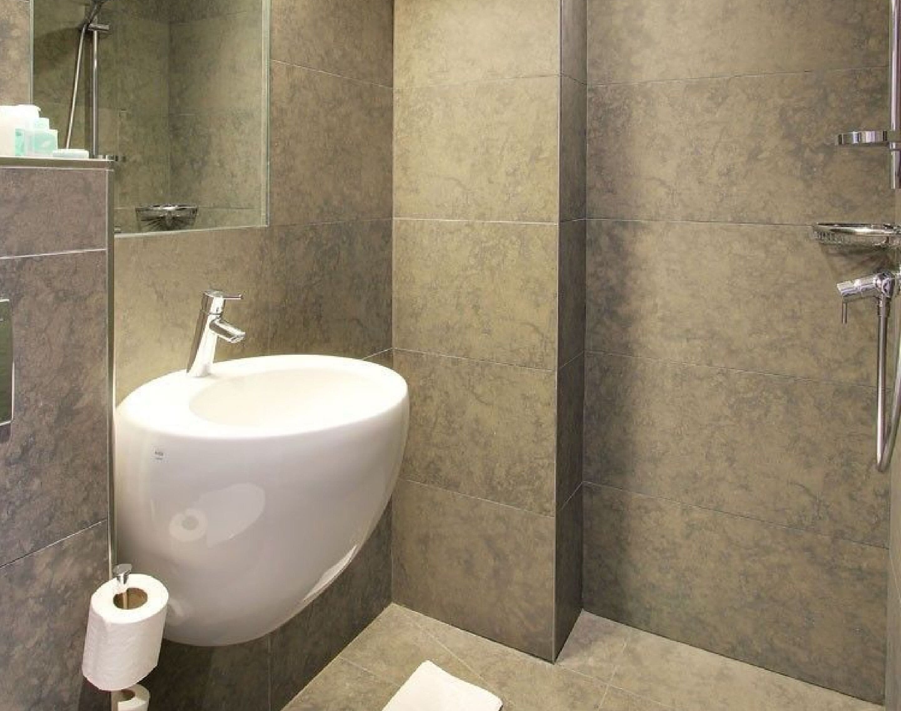 shower, rainfall showerhead, free toiletries, hair dryer