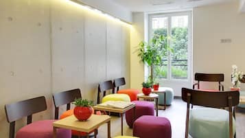 Petit déjeuner buffet (15 EUR par personne)