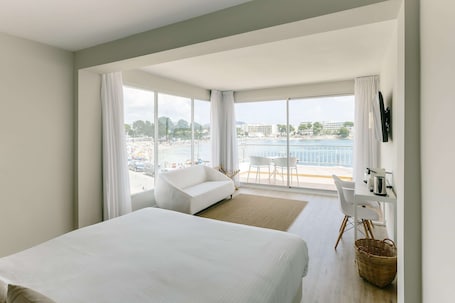 Egyptian cotton sheets, memory foam beds, minibar, in-room safe. AluaSoul Ibiza - Adults Only
