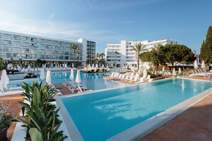 Indoor pool, 2 outdoor pools, pool umbrellas, pool loungers