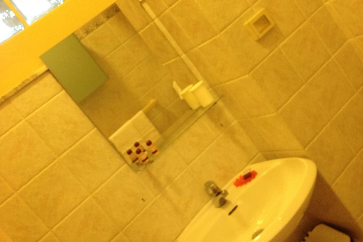 economy double or twin room | bathroom sink