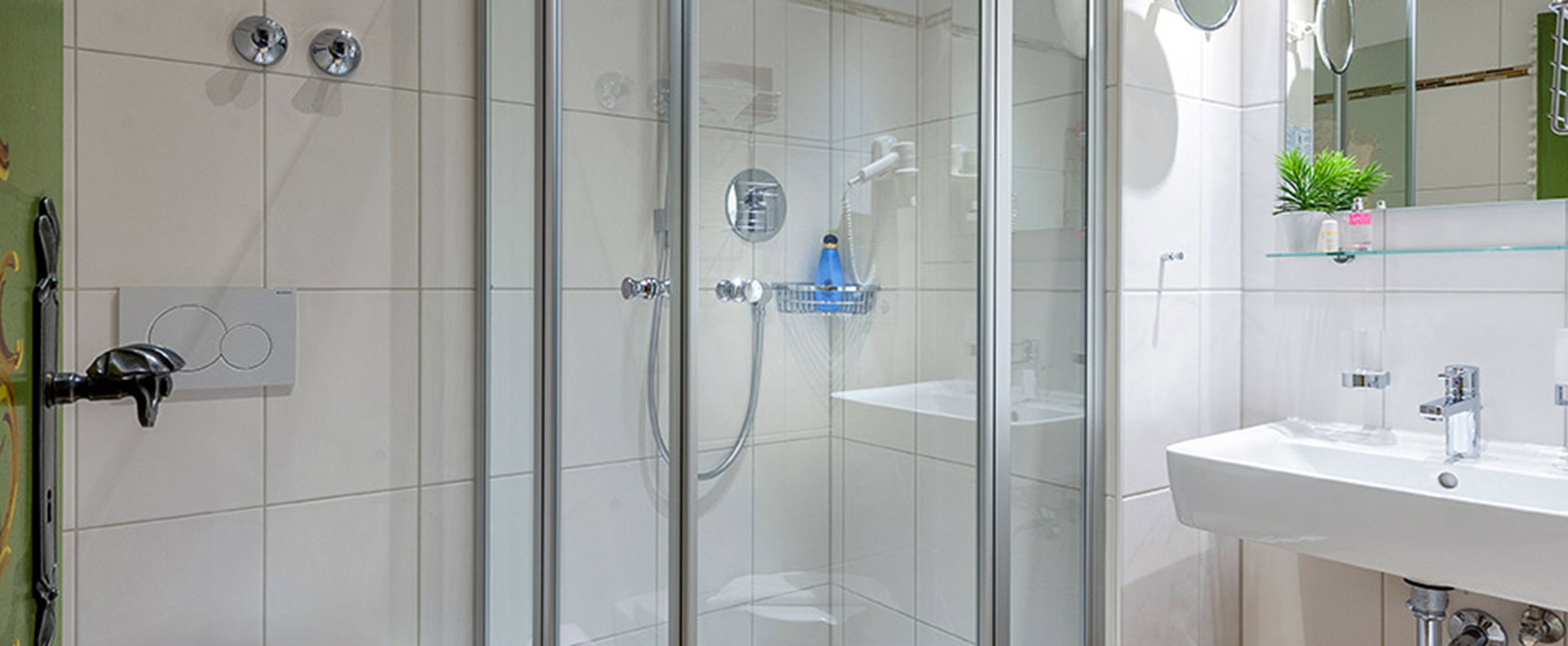 basic single room | bathroom | shower, hair dryer, towels