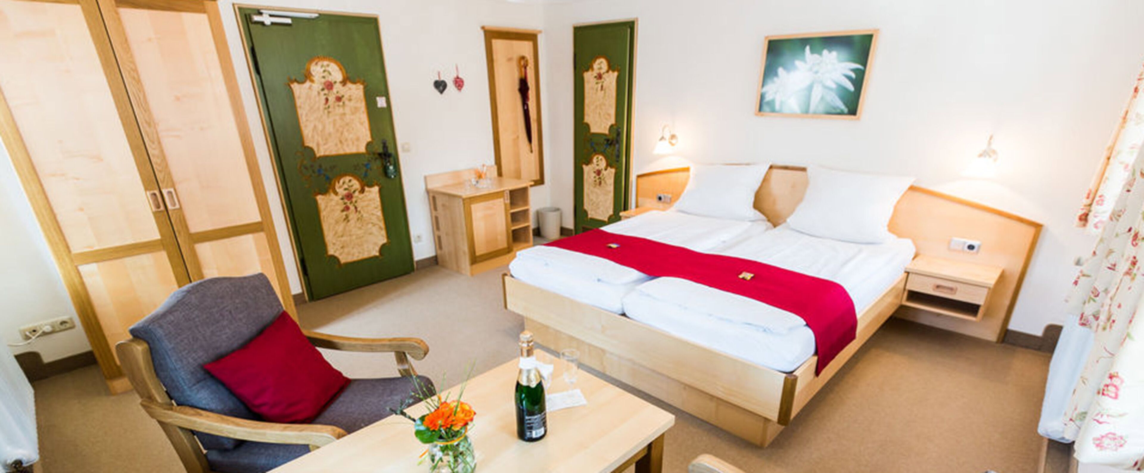 basic double room | premium bedding, pillow-top beds, in-room safe, soundproofing