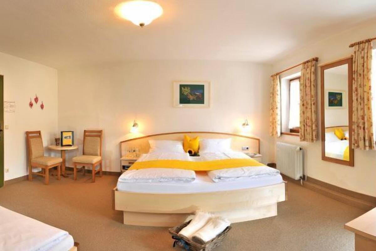 premium bedding, pillow-top beds, in-room safe, soundproofing