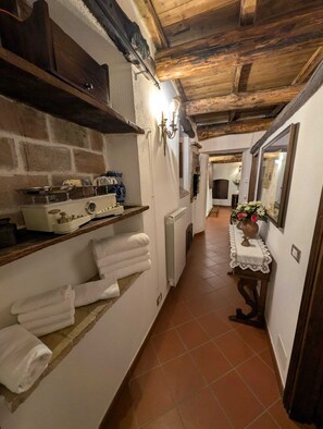 Perhehuoneisto, 2 makuuhuonetta, keittotila | Oleskelualue | 22–tuumainen LED-televisio, jossa digitaalikanavat