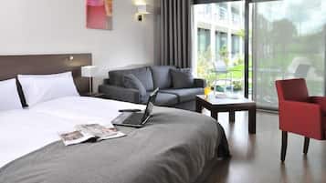 Ropa de cama de alta calidad, minibar, caja fuerte y escritorio