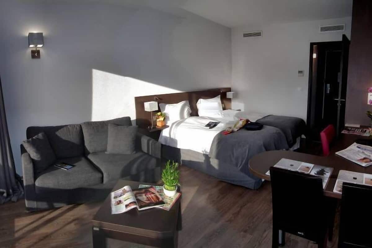 family room | premium bedding, minibar, in-room safe, desk