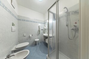 Comfort Triple Room, 1 Bedroom | Bathroom | Shower, free toiletries, hair dryer, bidet - La Perla (Primiero San Martino di Castrozza)