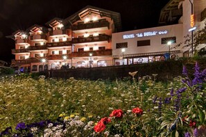 住宿正面 - 傍晚/夜晚