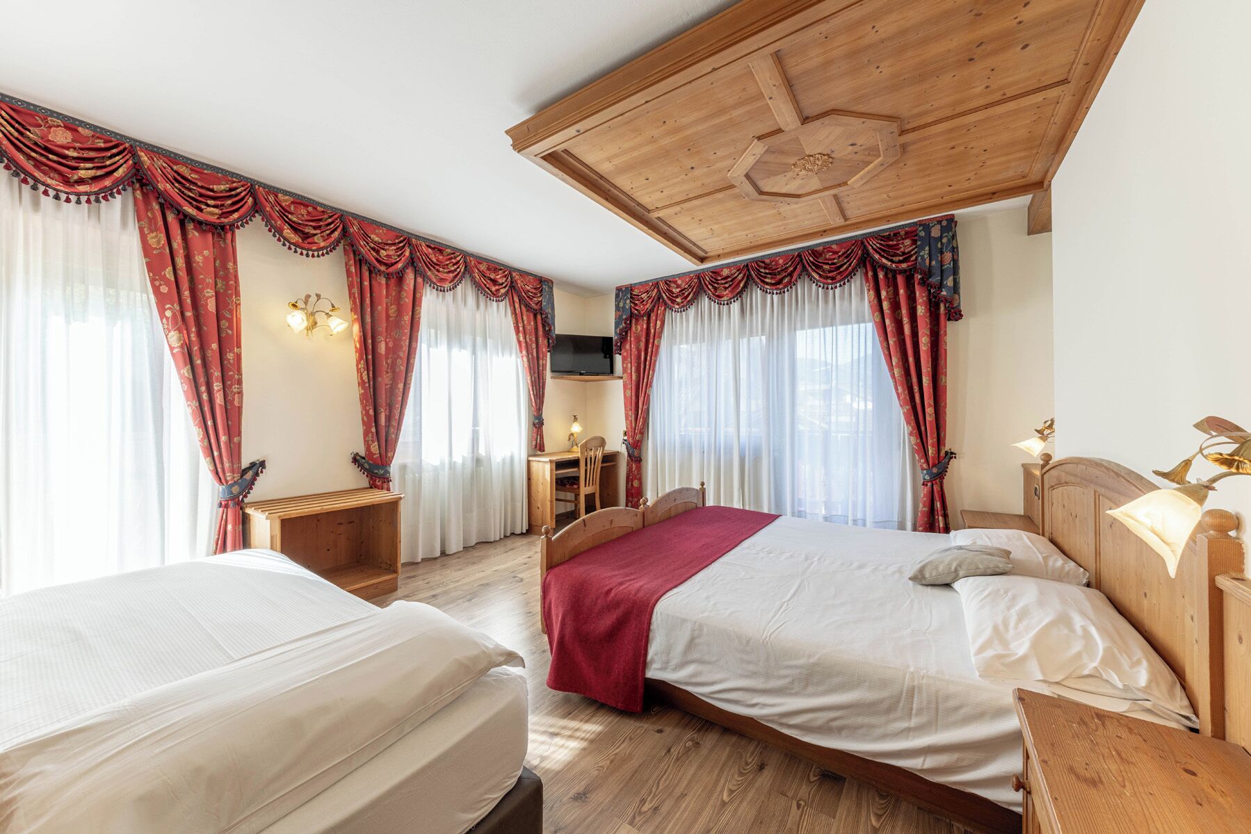 Comfort Triple Room, 1 Bedroom | Tempur-Pedic beds, in-room safe, desk, free WiFi