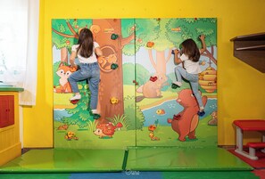 Innen-Kinderspielplatz