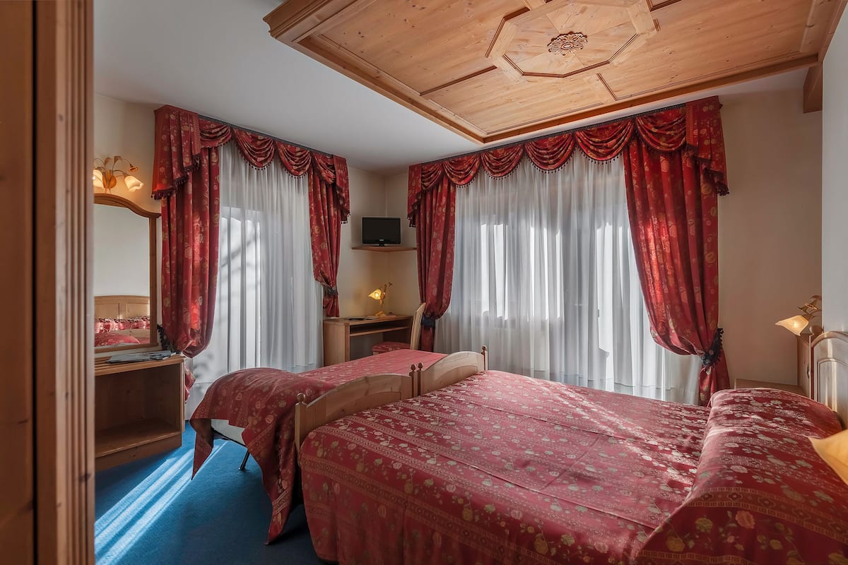 Comfort Triple Room, 1 Bedroom | Tempur-Pedic beds, in-room safe, desk, free WiFi