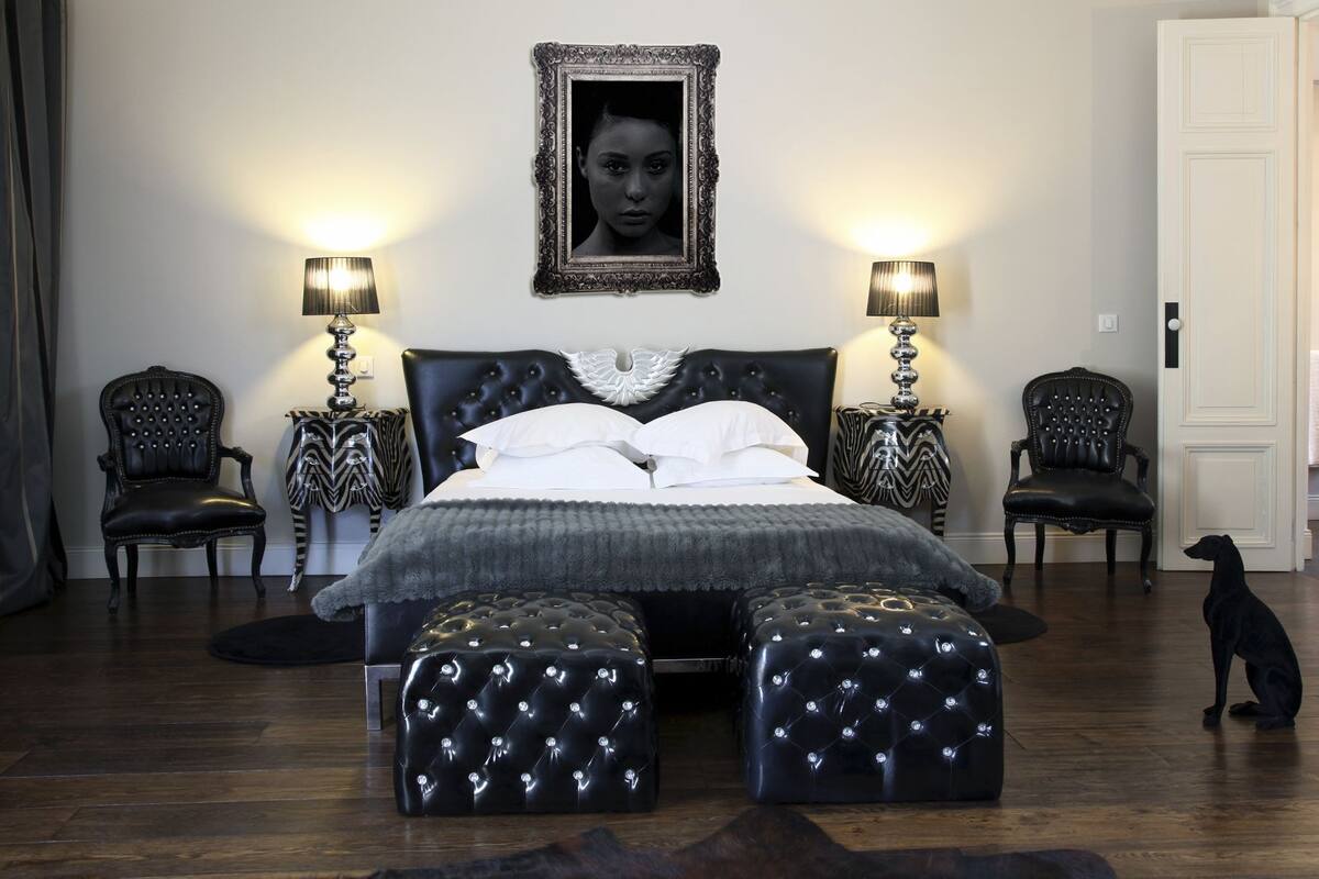 Premium bedding, minibar, individually decorated, individually furnished