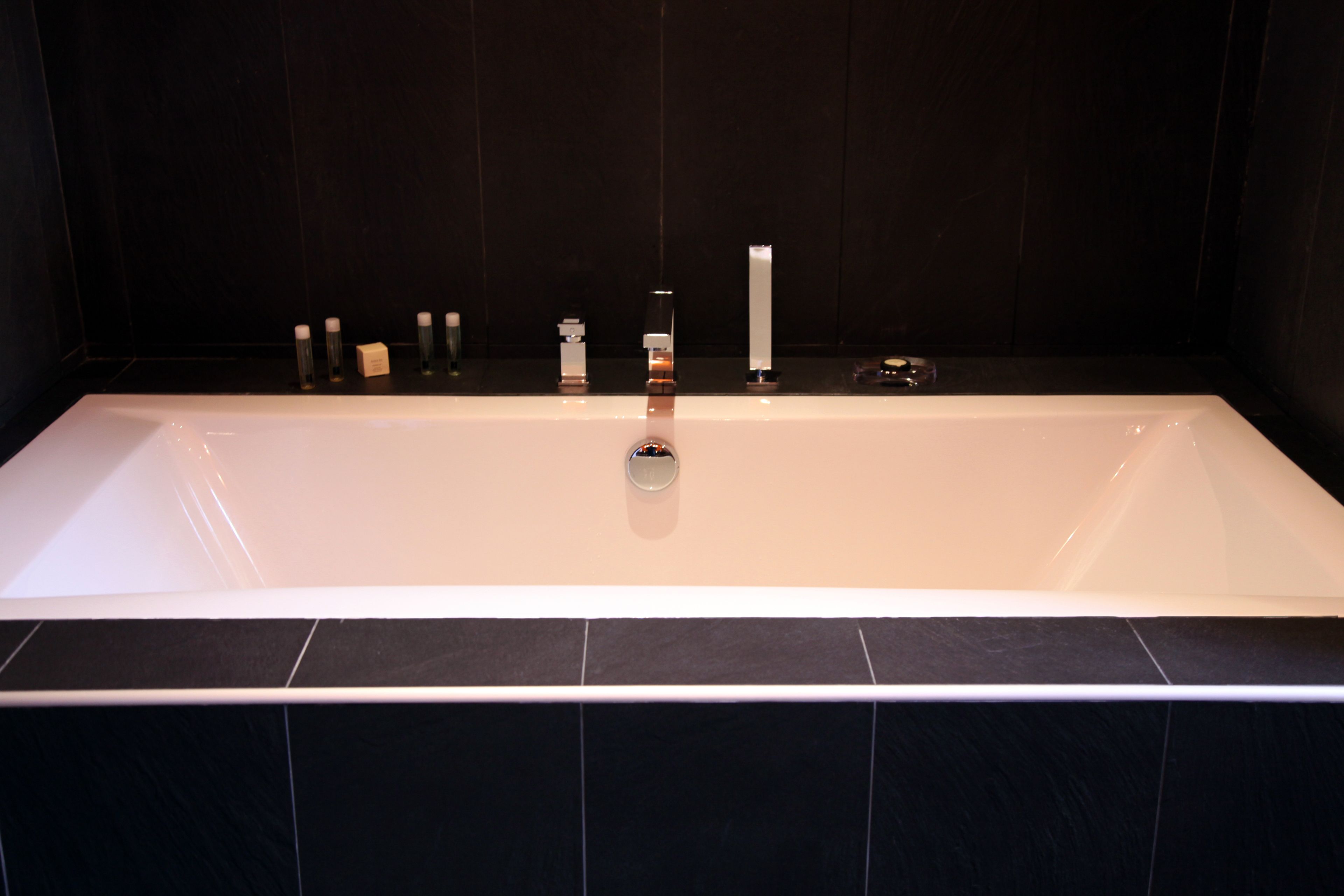 duplex suite | deep-soaking bathtub