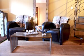 Duplex Suite | Living area | 80-cm flat-screen TV with satellite channels, TV, iPod dock
