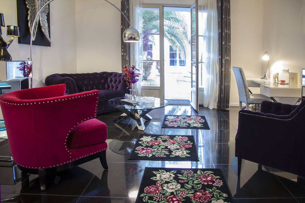 Premium bedding, minibar, individually decorated, individually furnished