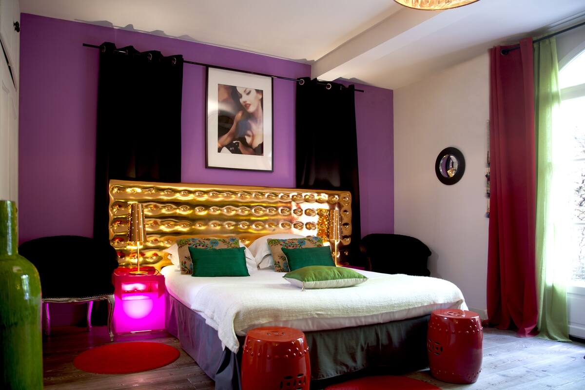 Premium bedding, minibar, individually decorated, individually furnished