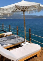 Einkaströnd, sólbekkir, sólhlífar, snorklun