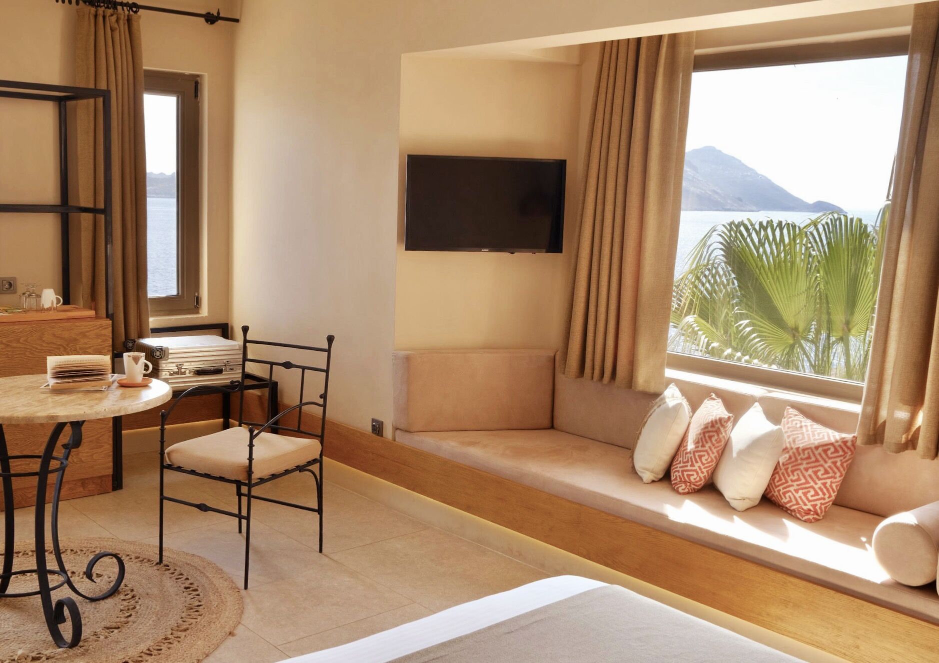 infinity sea view | 1 bedroom, down duvets, minibar, in-room safe