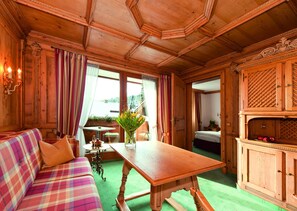 Ropa de cama de alta calidad y minibar 