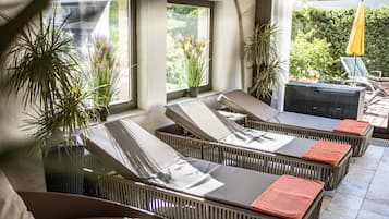 Sauna, hot tub, steam room, body treatments, aromatherapy