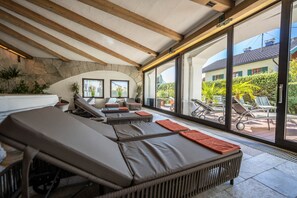 サウナ、ホットタブ、スチームサウナ、ボディ トリートメント、アロマテラピー、スウェーデン式マッサージ