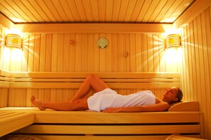 Un sauna, una bañera de hidromasaje, baño turco, tratamientos corporales