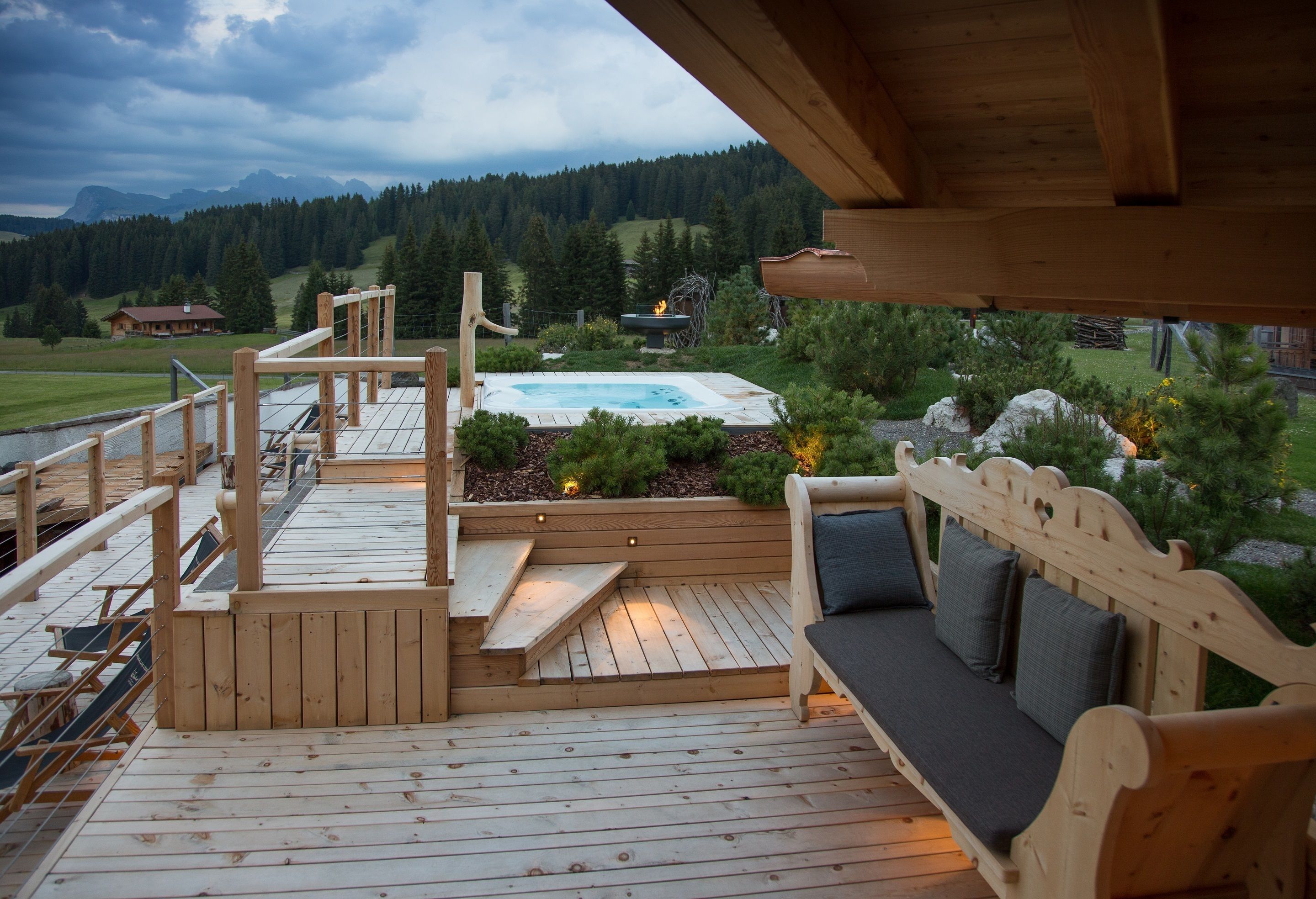 Spa-Außenbereich, Sauna, Whirlpool, Dampfbad, Körperbehandlungen