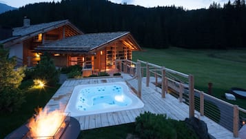 Outdoor treatment area, sauna, hot tub, steam room, body treatments