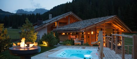 Espace de soins en plein air, sauna, bain à remous, hammam