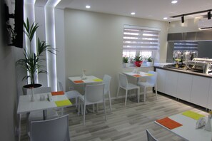 Free daily continental breakfast - Freddy's Hotel (Tirana)