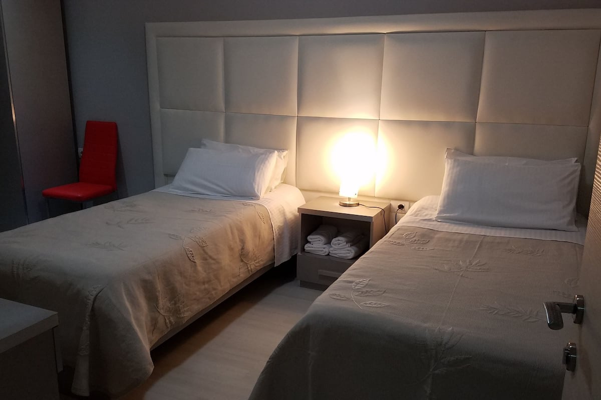 standard room, 2 single beds, ensuite | free wifi, bed sheets