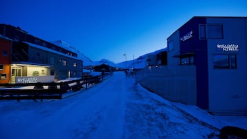 Fassade der Unterkunft – Abend/Nacht