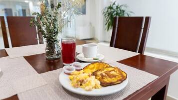 Se sirven desayunos, comidas y cenas