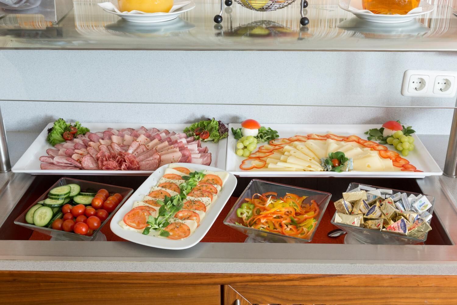 breakfast, lunch and dinner served