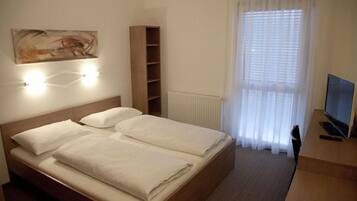 Doppelzimmer zur Einzelnutzung | Schreibtisch, schallisolierte Zimmer, kostenloses WLAN